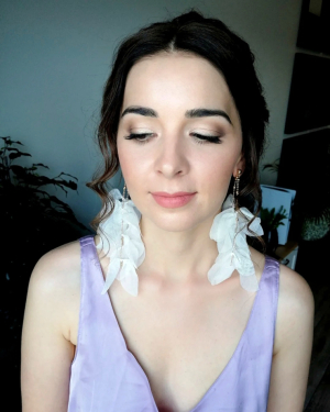2-delikatny-glow-makeup-slubny-w-brazach