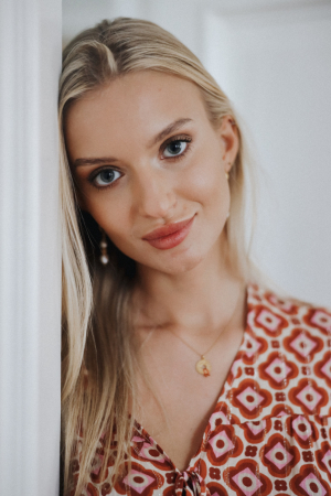 20-subtelny-makijaz-nude-latte